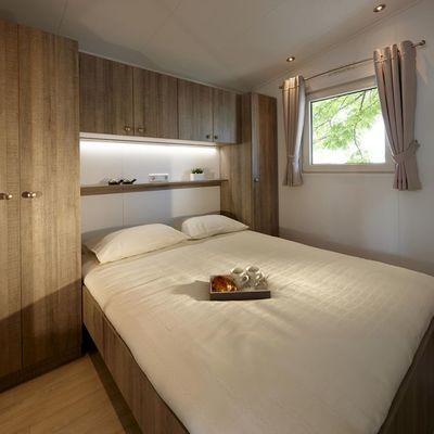 Ein Schlafzimmer in einem Mobilheim